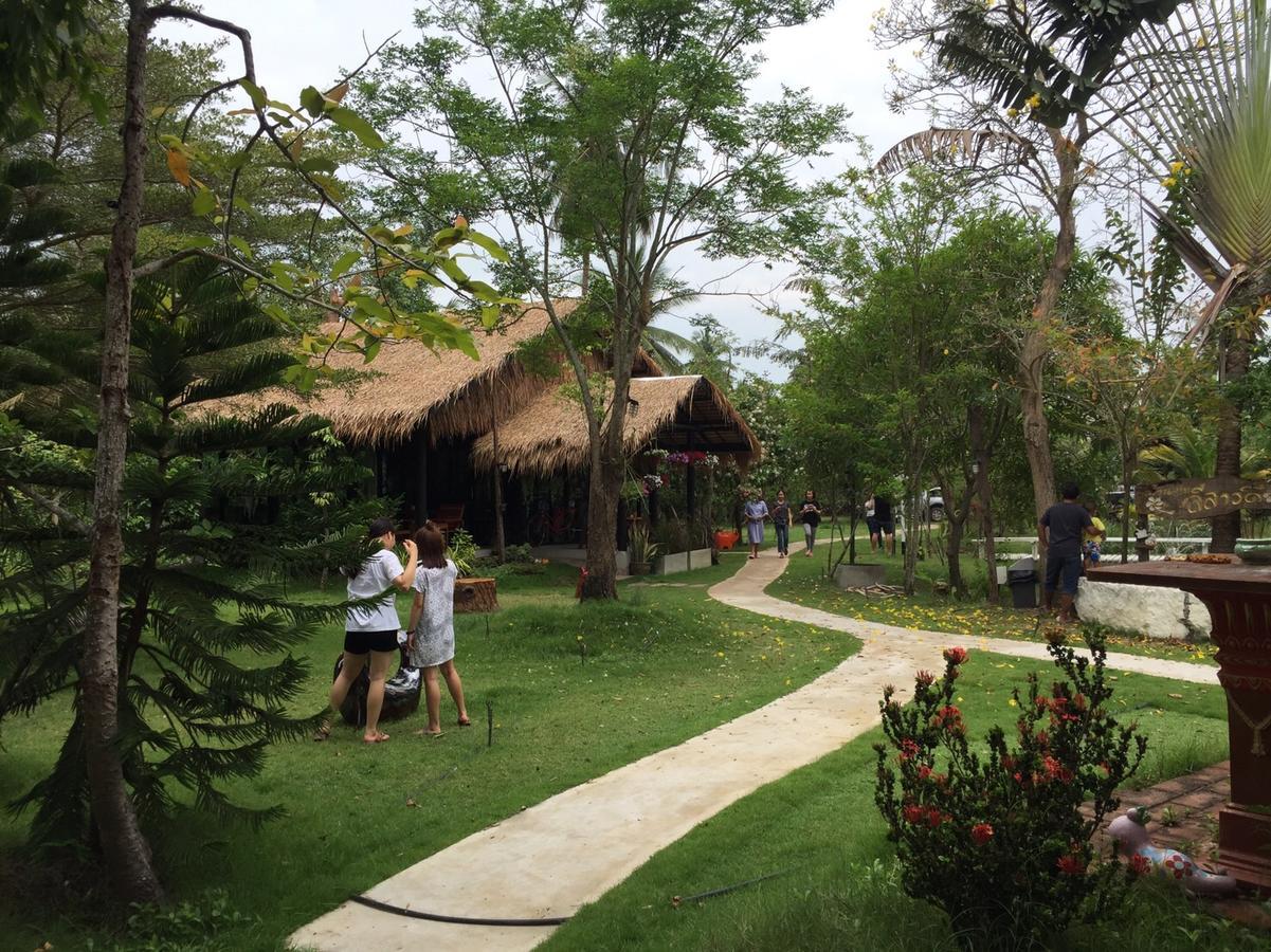 BaanSuanLeelawadee Resort Amphawa Buitenkant foto